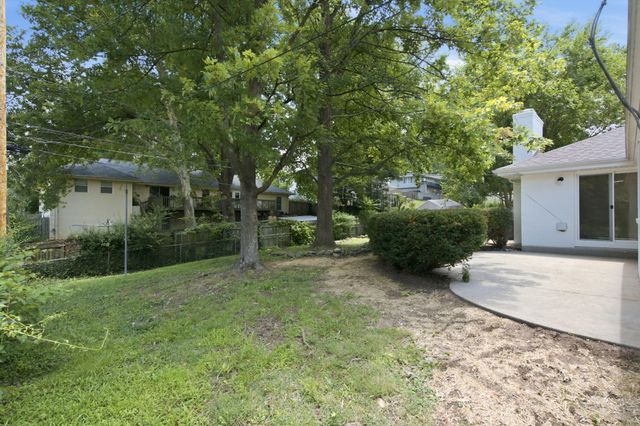1524 S Charing Avenue, Springfield, MO 65809