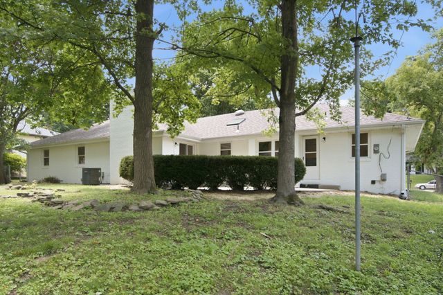 1524 S Charing Avenue, Springfield, MO 65809