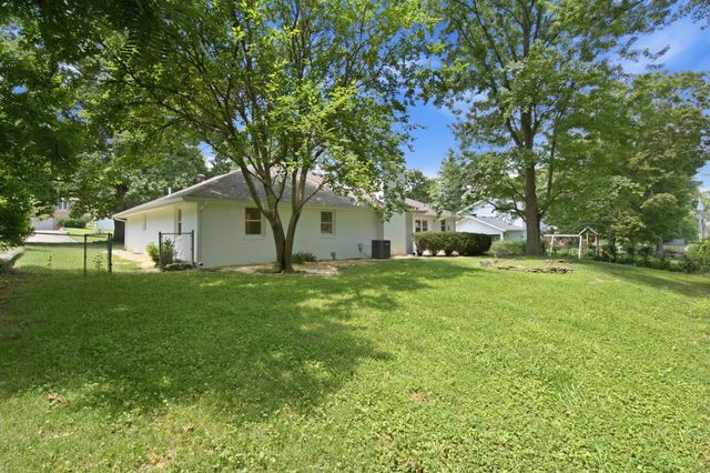 1524 S Charing Avenue, Springfield, MO 65809