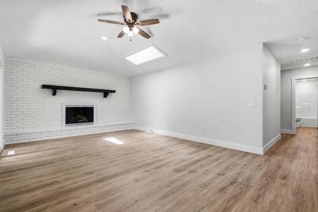 1524 S Charing Avenue, Springfield, MO 65809