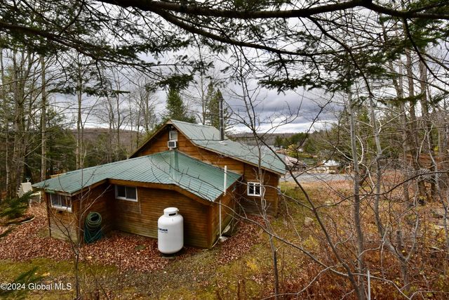 2 Mountain Street, Greenfield, NY 12850