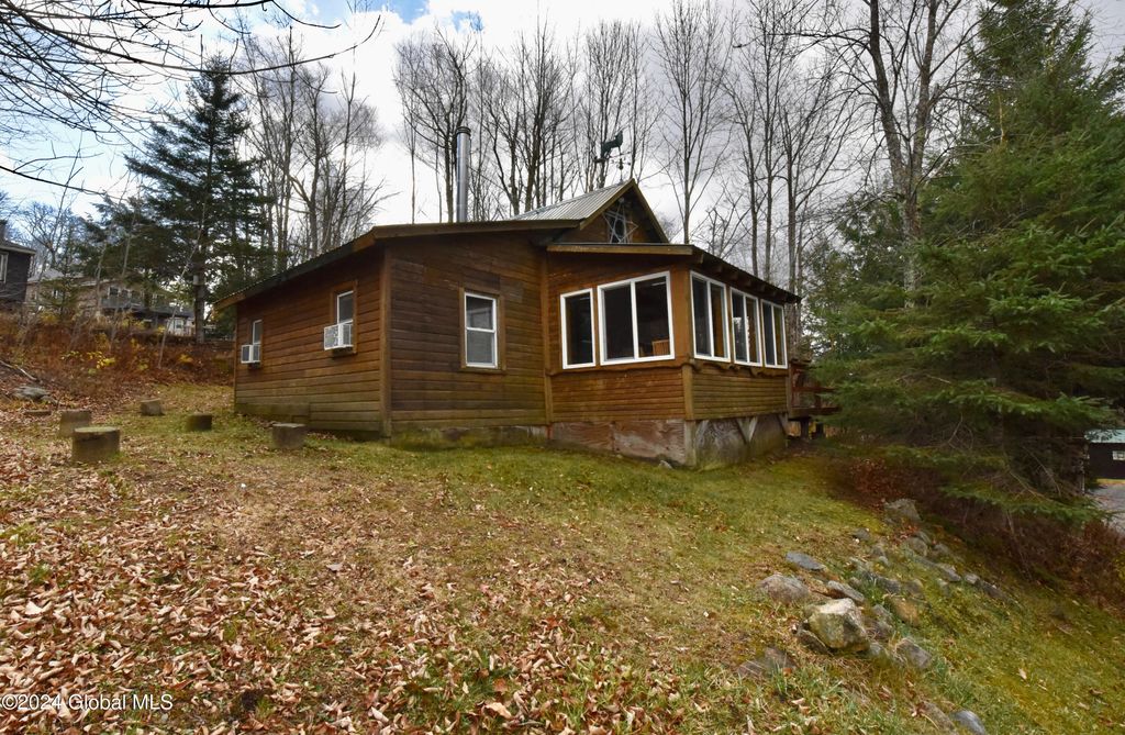2 Mountain Street, Greenfield, NY 12850