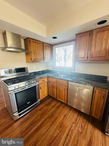 15 CHERRYWOOD DR, Tuckerton, NJ 08087