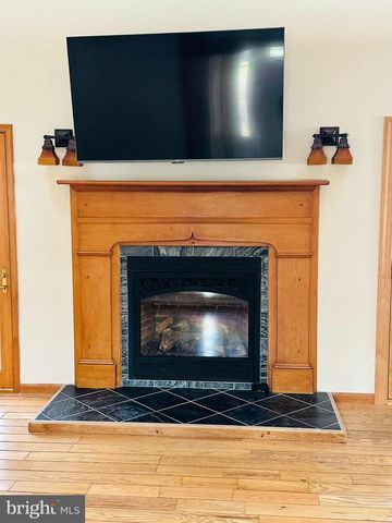 15 CHERRYWOOD DR, Tuckerton, NJ 08087