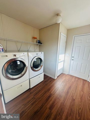 15 CHERRYWOOD DR, Tuckerton, NJ 08087