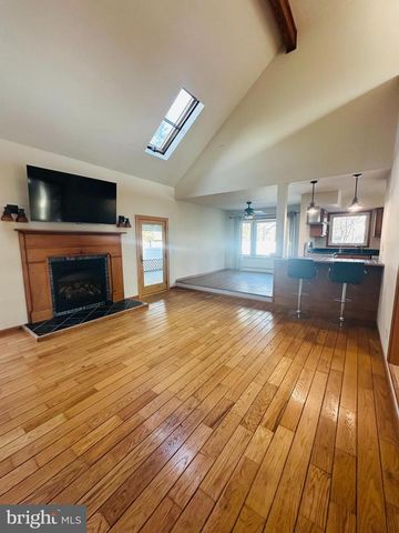 15 CHERRYWOOD DR, Tuckerton, NJ 08087