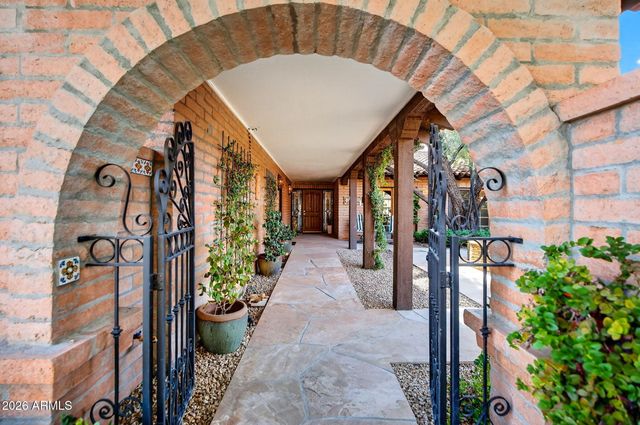 6814 N 17th Place, Phoenix, AZ 85016