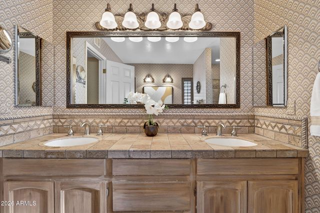 6814 N 17th Place, Phoenix, AZ 85016