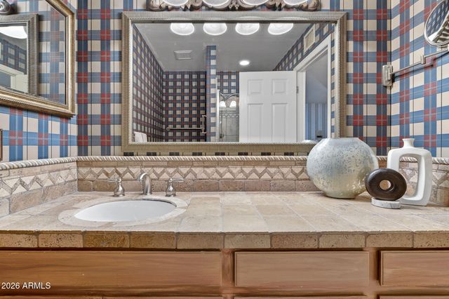 6814 N 17th Place, Phoenix, AZ 85016