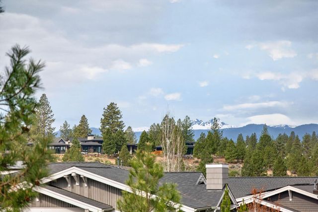 1370 NW Mt Washington Drive, Bend, OR 97703