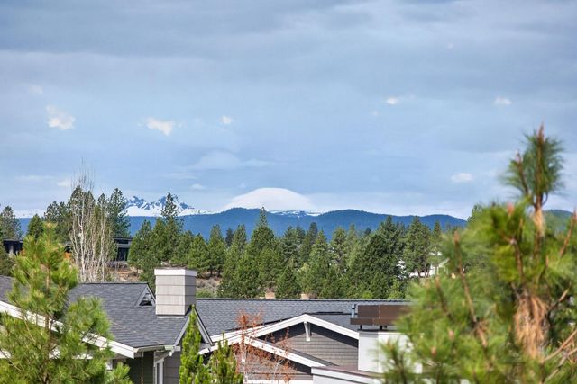 1370 NW Mt Washington Drive, Bend, OR 97703