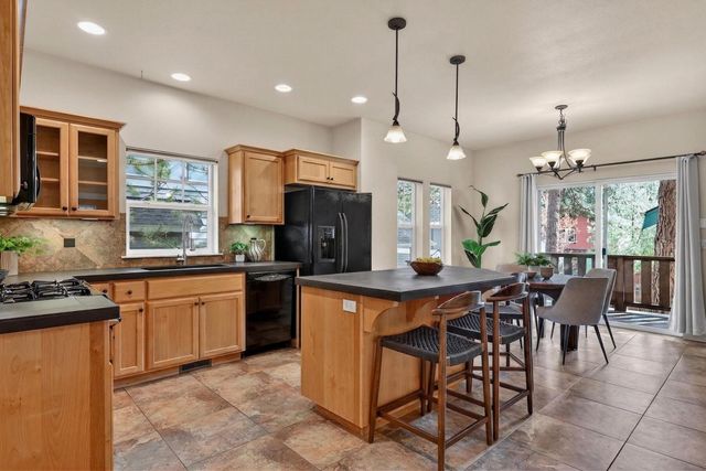 1370 NW Mt Washington Drive, Bend, OR 97703