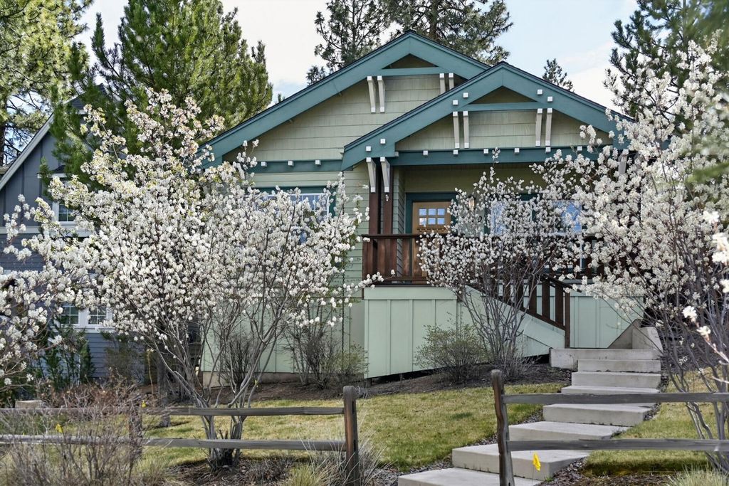 1370 NW Mt Washington Drive, Bend, OR 97703