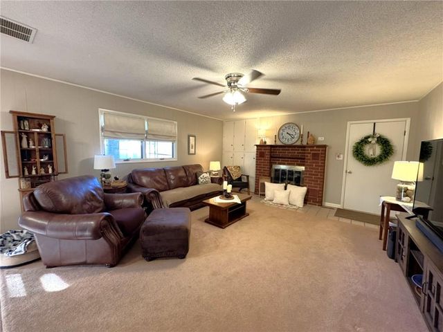 410 S WILSHIRE Boulevard, Coffeyville, KS 67337
