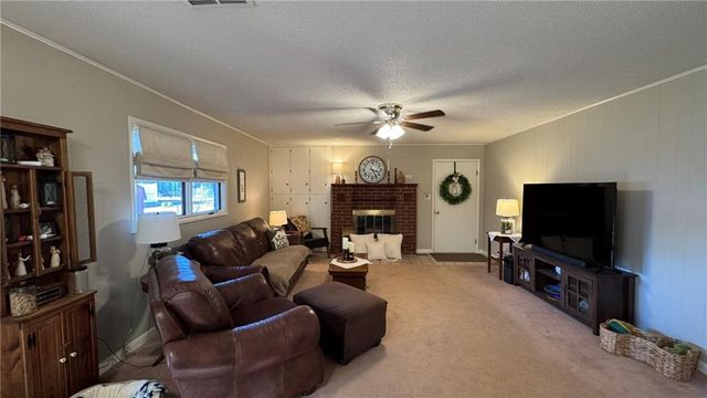 410 S WILSHIRE Boulevard, Coffeyville, KS 67337