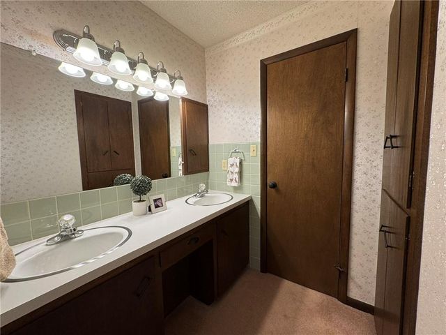 410 S WILSHIRE Boulevard, Coffeyville, KS 67337