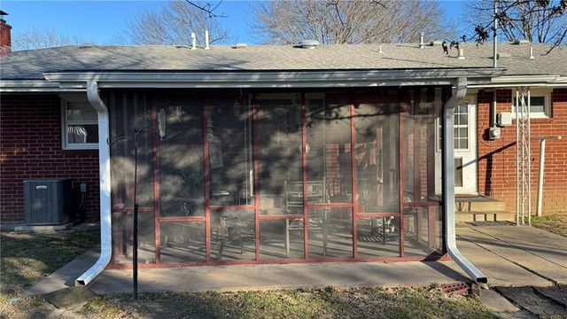 410 S WILSHIRE Boulevard, Coffeyville, KS 67337