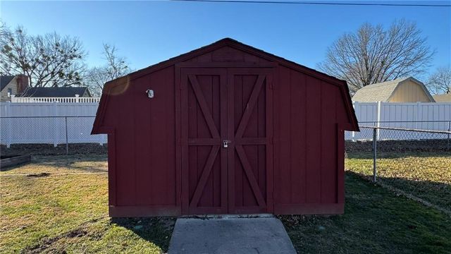 410 S WILSHIRE Boulevard, Coffeyville, KS 67337