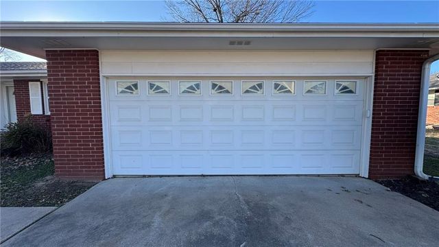 410 S WILSHIRE Boulevard, Coffeyville, KS 67337