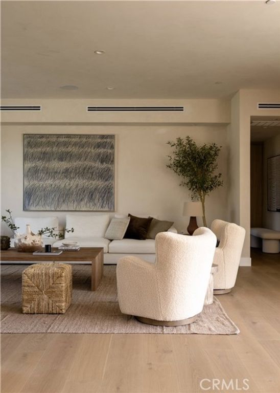 15202 Hesby Street, Sherman Oaks, CA 91403