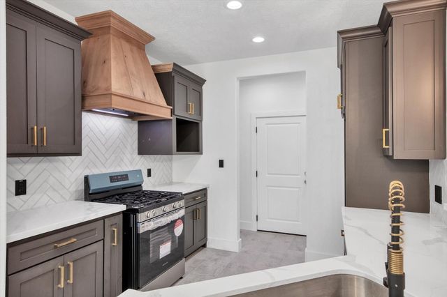 3220 Saint James Boulevard, Beaumont, TX 77705