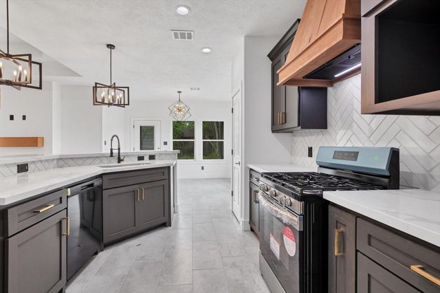 3220 Saint James Boulevard, Beaumont, TX 77705