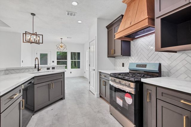 3220 Saint James Boulevard, Beaumont, TX 77705