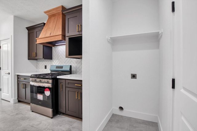 3220 Saint James Boulevard, Beaumont, TX 77705