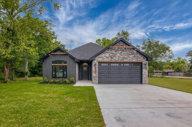 3220 Saint James Boulevard, Beaumont, TX 77705