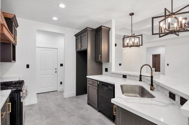 3220 Saint James Boulevard, Beaumont, TX 77705