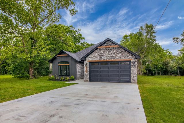 3220 Saint James Boulevard, Beaumont, TX 77705