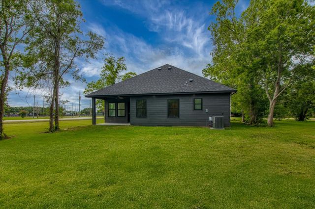 3220 Saint James Boulevard, Beaumont, TX 77705
