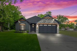 3220 Saint James Boulevard, Beaumont, TX 77705