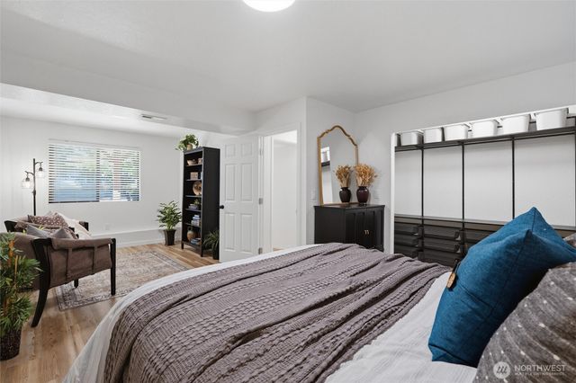 1916 NE Cady Street, Bremerton, WA 98310