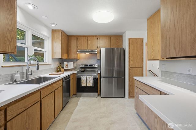 1916 NE Cady Street, Bremerton, WA 98310
