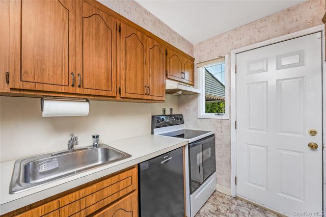 2671 7th Avenue, East Meadow, NY 11554