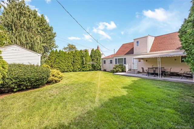 2671 7th Avenue, East Meadow, NY 11554