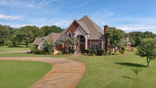 233 Sherry Lane, Burleson, TX 76028