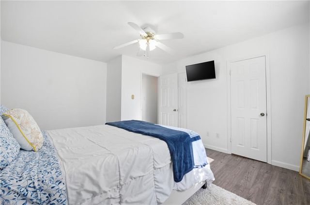 1616 Woodbriar LN, Chesapeake, VA 23323