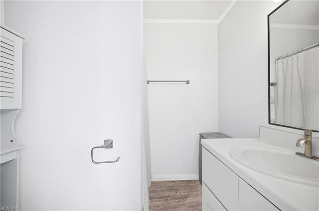 1616 Woodbriar LN, Chesapeake, VA 23323