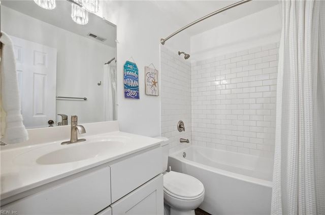 1616 Woodbriar LN, Chesapeake, VA 23323