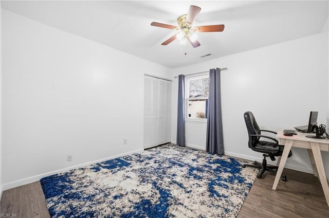 1616 Woodbriar LN, Chesapeake, VA 23323