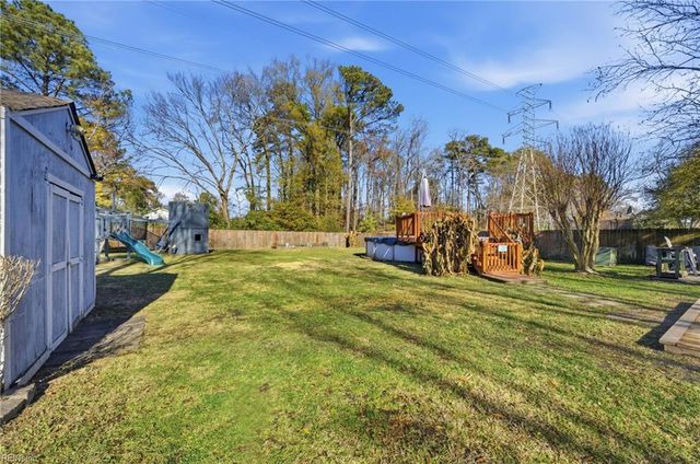 1616 Woodbriar LN, Chesapeake, VA 23323