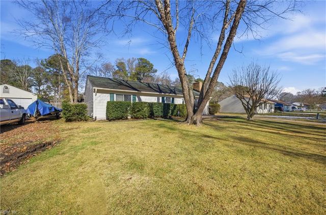 1616 Woodbriar LN, Chesapeake, VA 23323