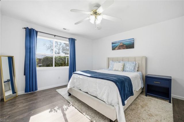 1616 Woodbriar LN, Chesapeake, VA 23323