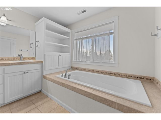 16465 Oaktree Ter, Oregon City, OR 97045