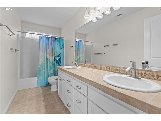 16465 Oaktree Ter, Oregon City, OR 97045