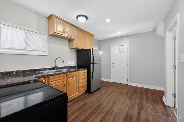 3718 Standish Avenue, Cincinnati, OH 45213