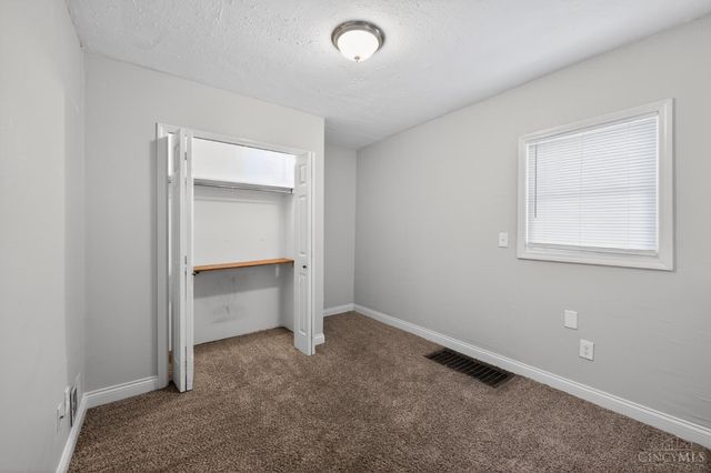 3718 Standish Avenue, Cincinnati, OH 45213