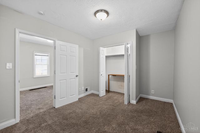 3718 Standish Avenue, Cincinnati, OH 45213